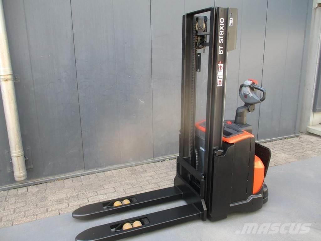 BT SWE 100 Montacargas manual