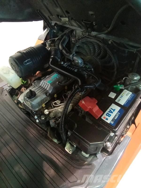 Toyota 8 FDF 25 Camiones diesel