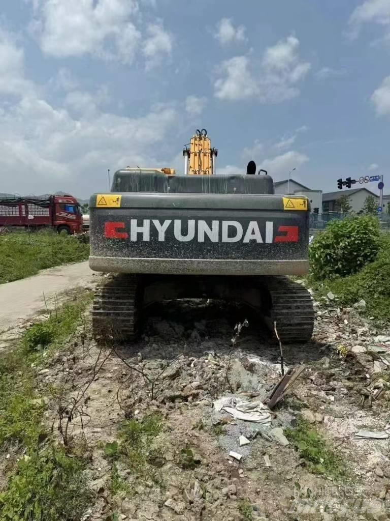 Hyundai 350L VS Excavadoras sobre orugas