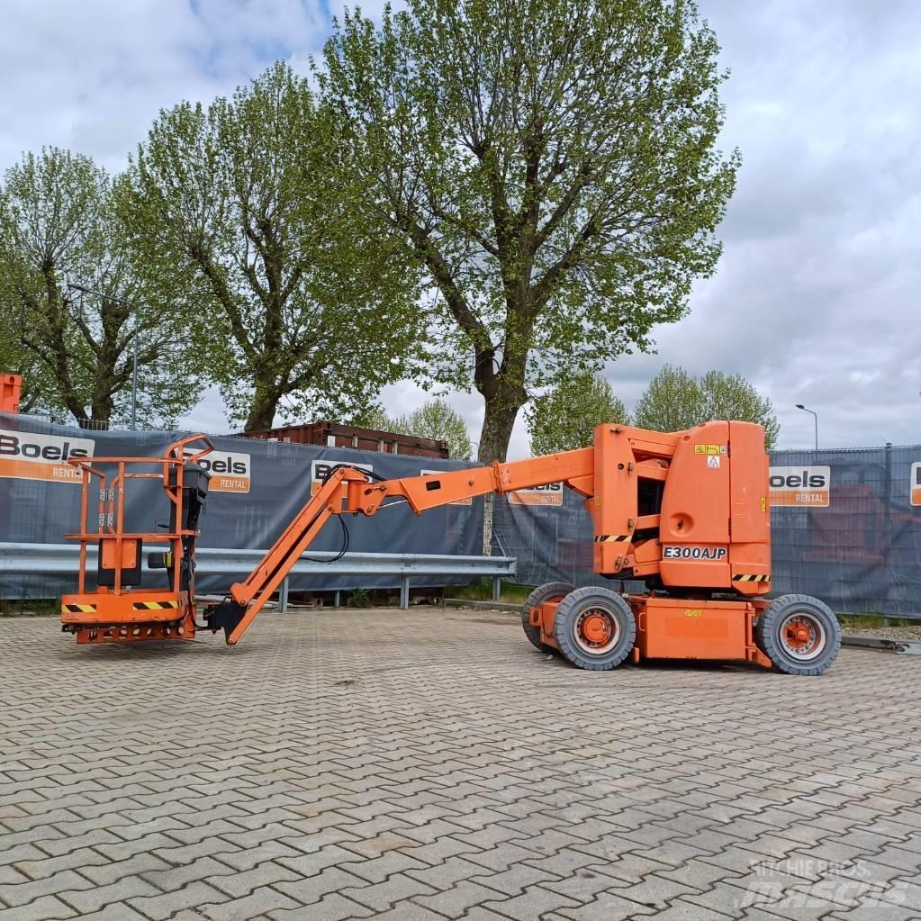 JLG E300AJP Plataformas con brazo de elevación manual