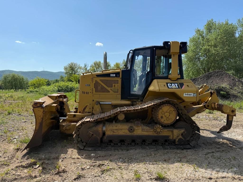 CAT D6N XL Buldozer sobre oruga