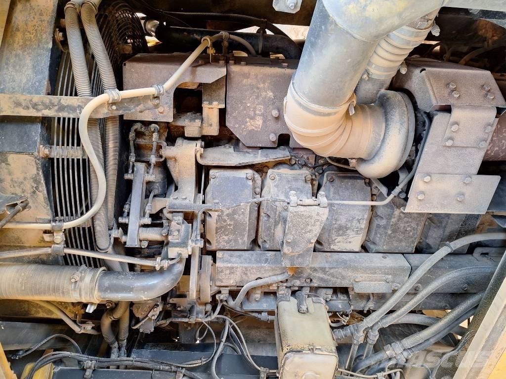 Komatsu HD605-7EO Camiones de volteo rigidos