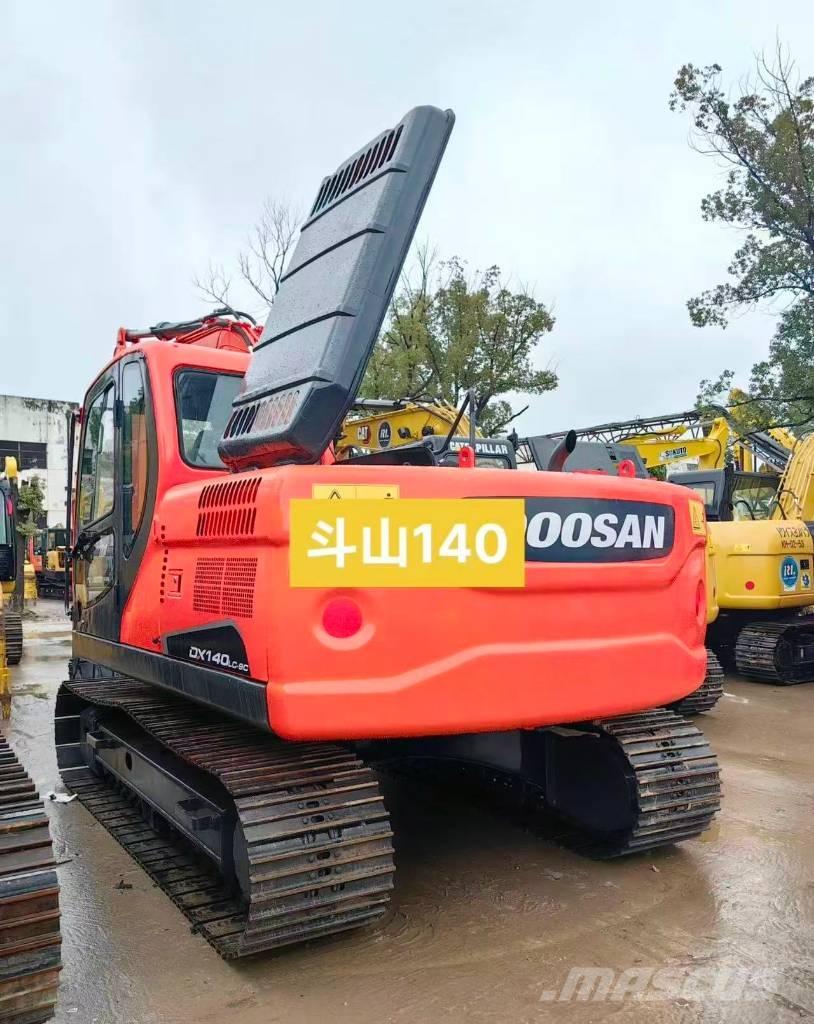 Doosan DX 140 Excavadoras sobre orugas