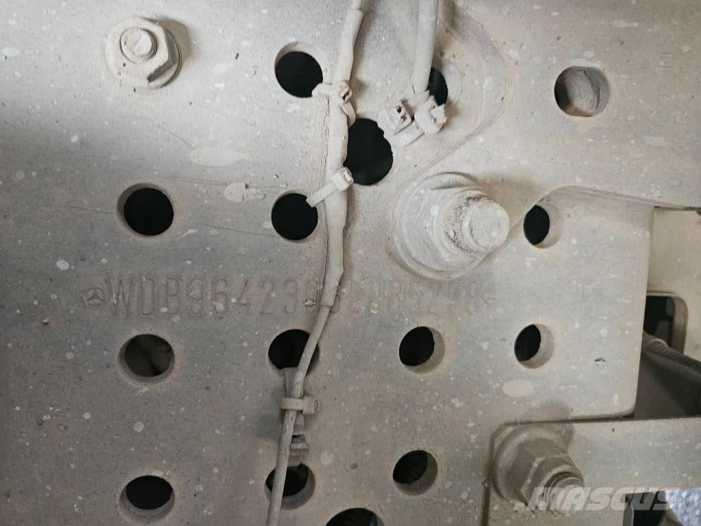 Mercedes-Benz 3951K Vehículos compactos de volteo