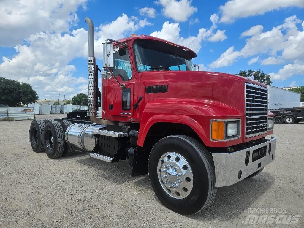 Mack CHU 613 Camiones tractor