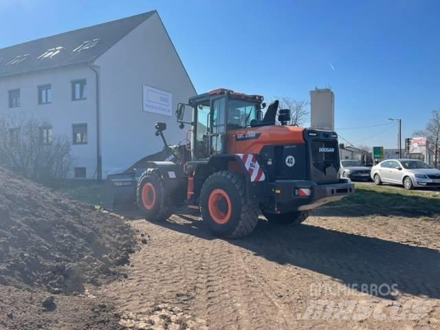 Doosan DL 200 Cargadoras sobre ruedas