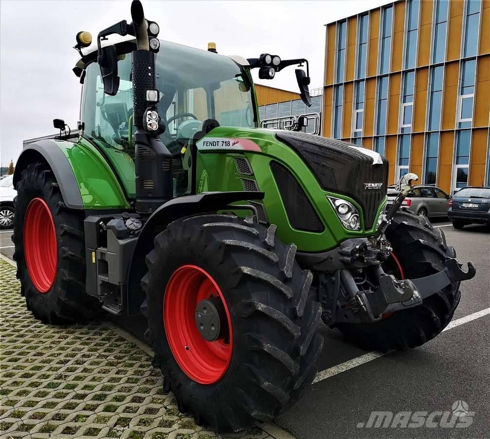 Fendt 718 Vario Tractores