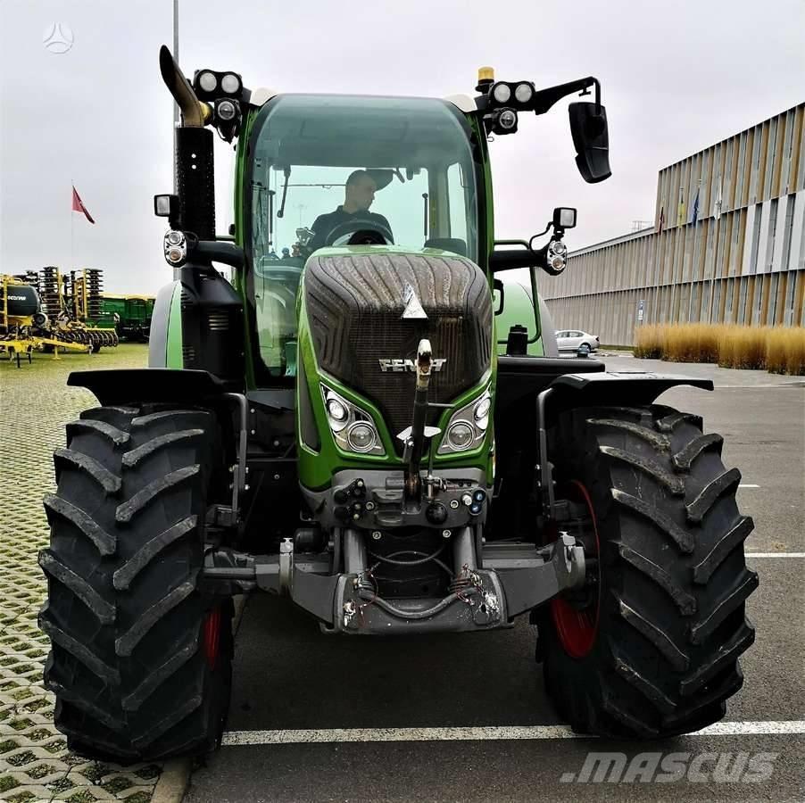 Fendt 718 Vario Tractores