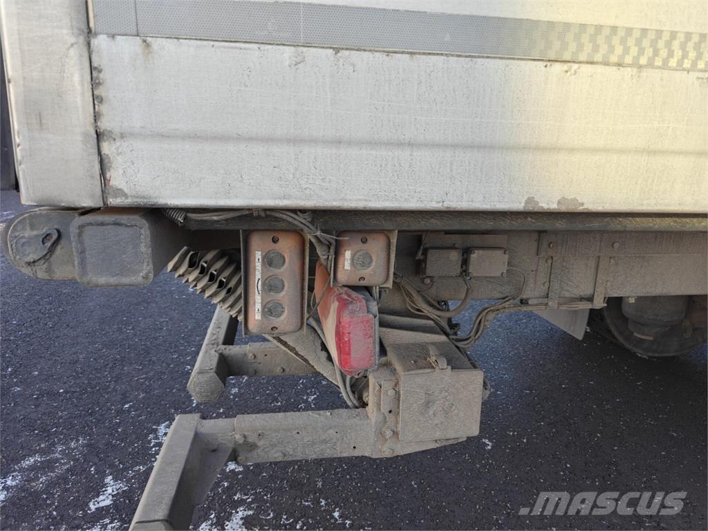 Scania P320 Camiones con caja de remolque