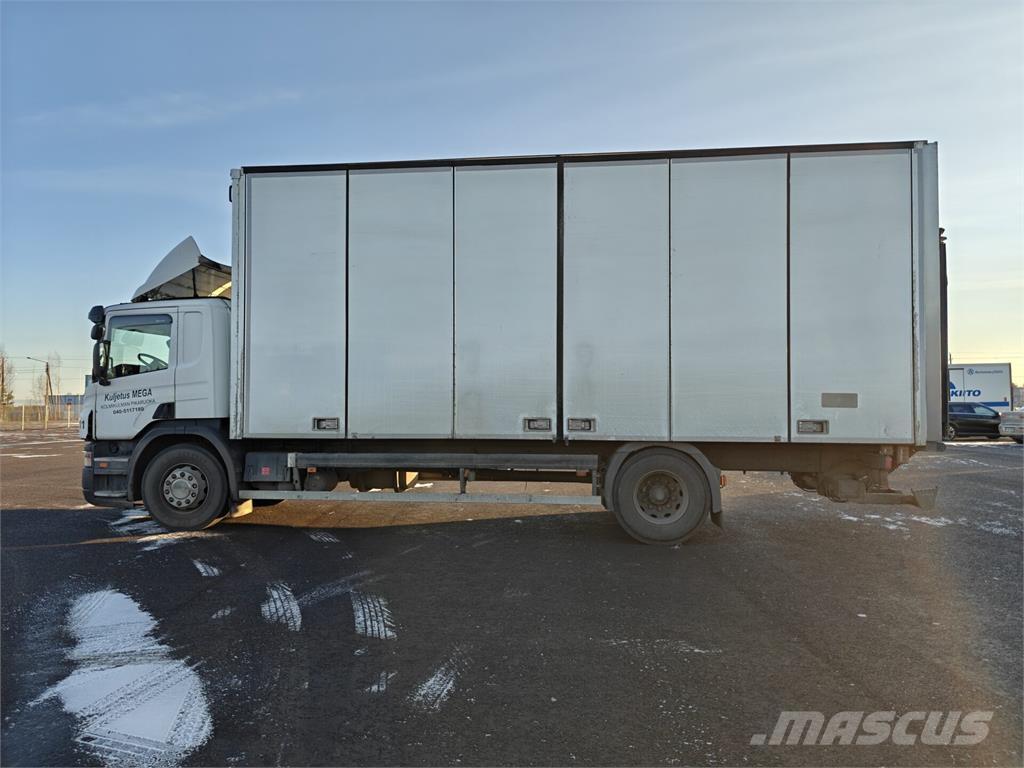 Scania P320 Camiones con caja de remolque