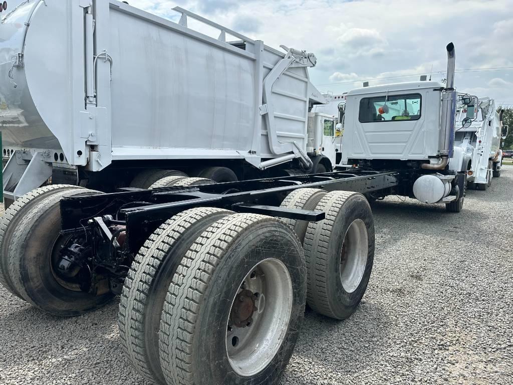 Mack CV 713 Camiones con chasís y cabina