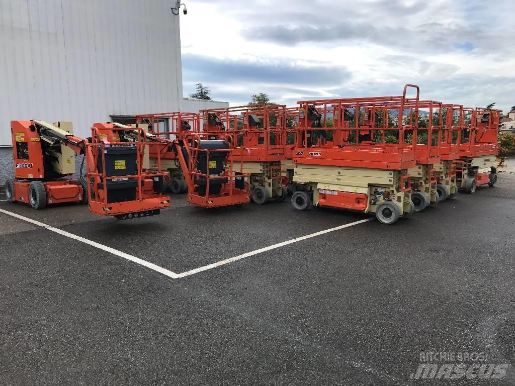 JLG E300 AJ Plataformas con brazo de elevación manual