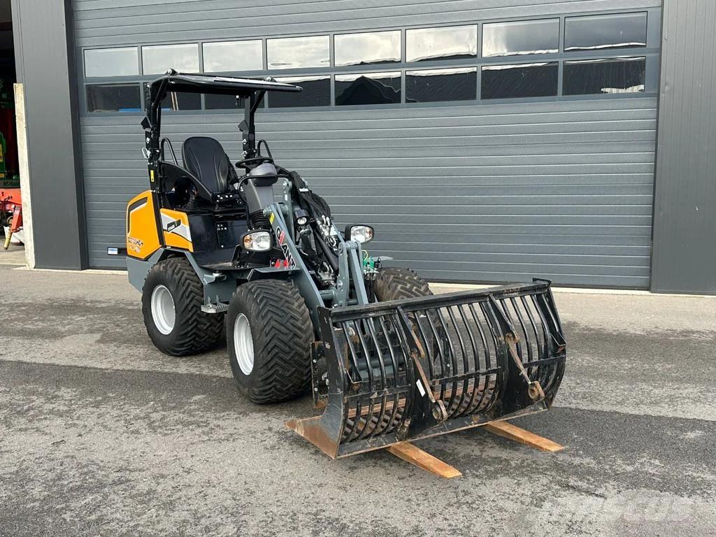 GiANT G2700HD+ Minicargadoras