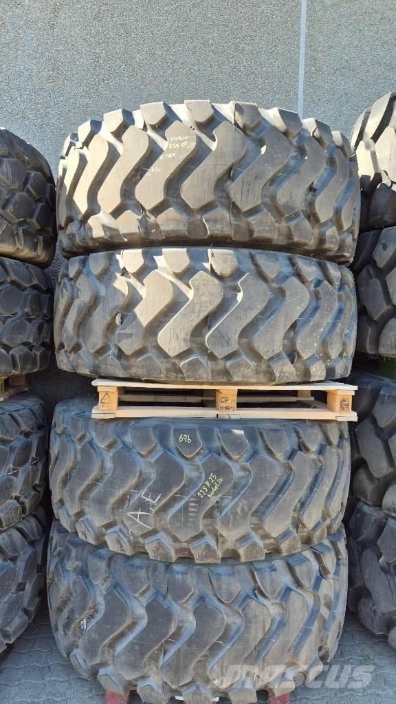 Michelin 23.5 R25 Ruedas