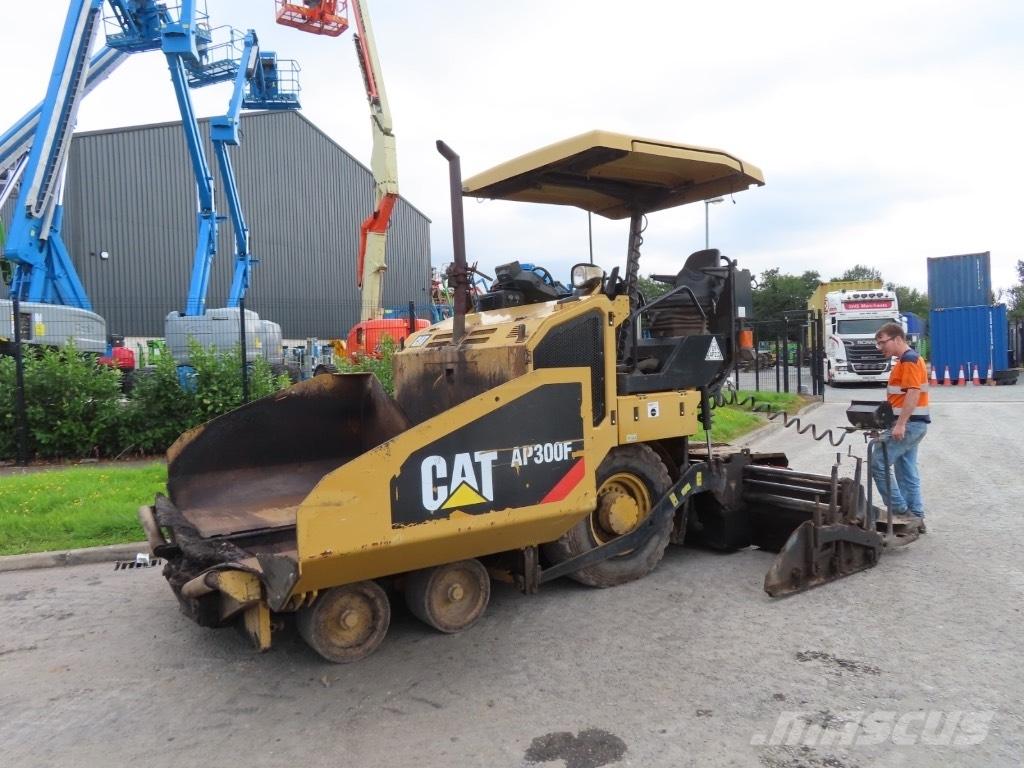 CAT AP 300 Asfaltadoras