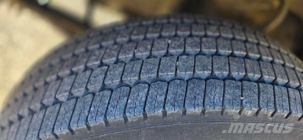 Sisu SM 300 Camiones de transporte de maquinaria forestal