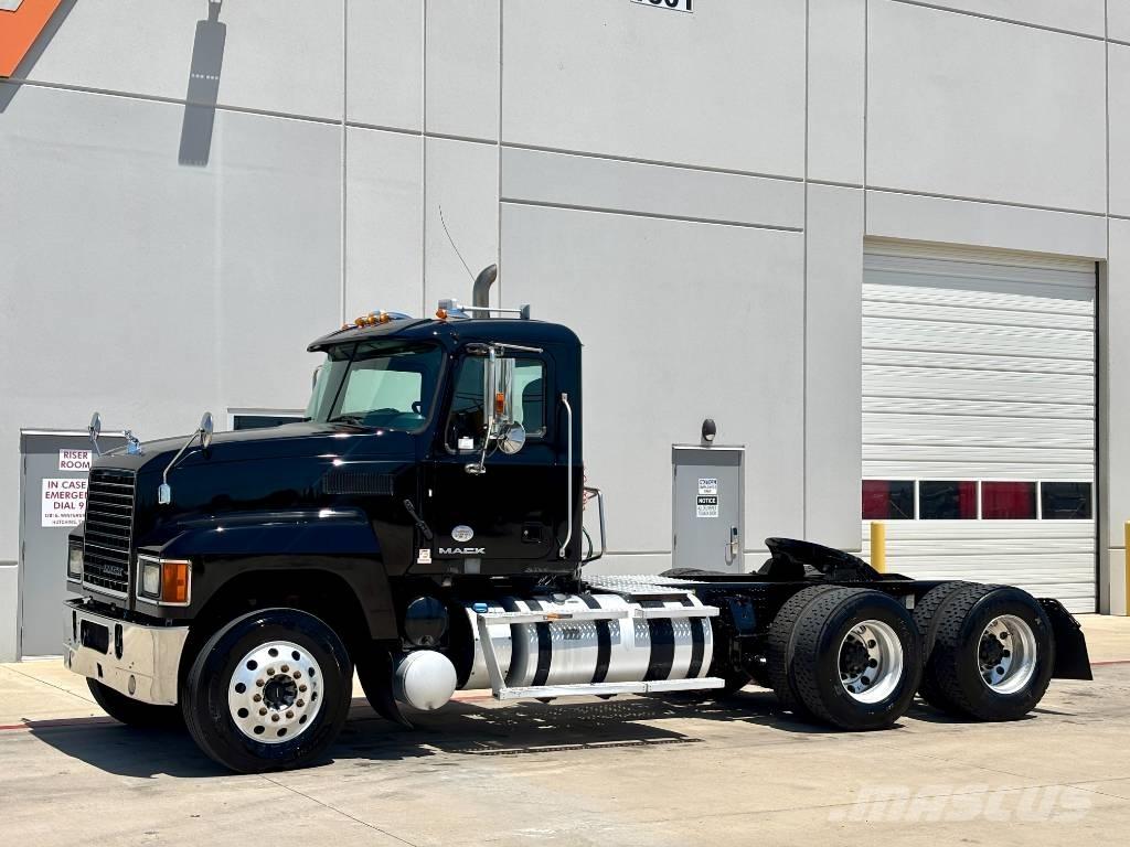 Mack CHU 613 Camiones tractor