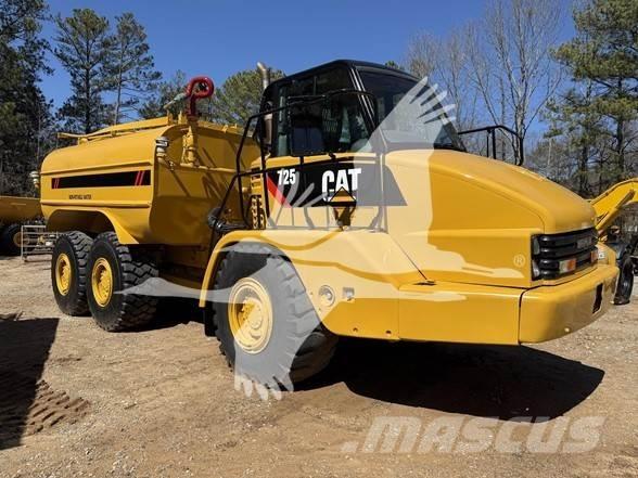 CAT 725 Camiones cisterna