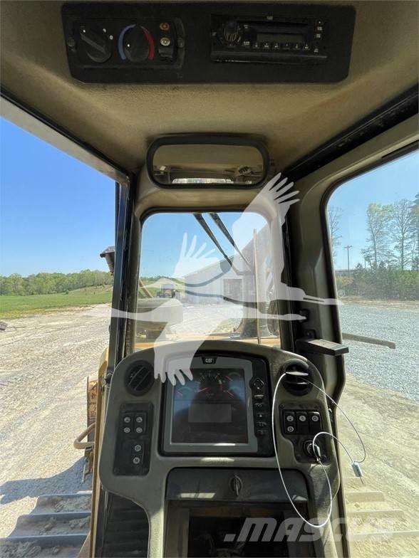 CAT D6T XL Buldozer sobre oruga