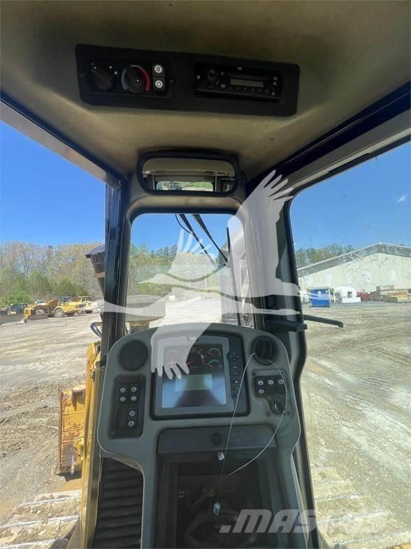 CAT D6T XL Buldozer sobre oruga