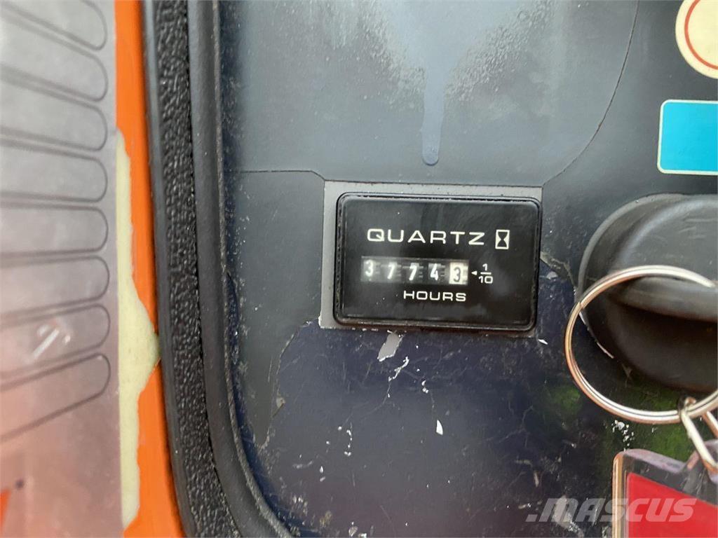 JLG 800AJ Plataformas con brazo de elevación manual