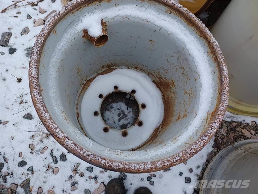 Valmet 820 24x22,5 Llantas