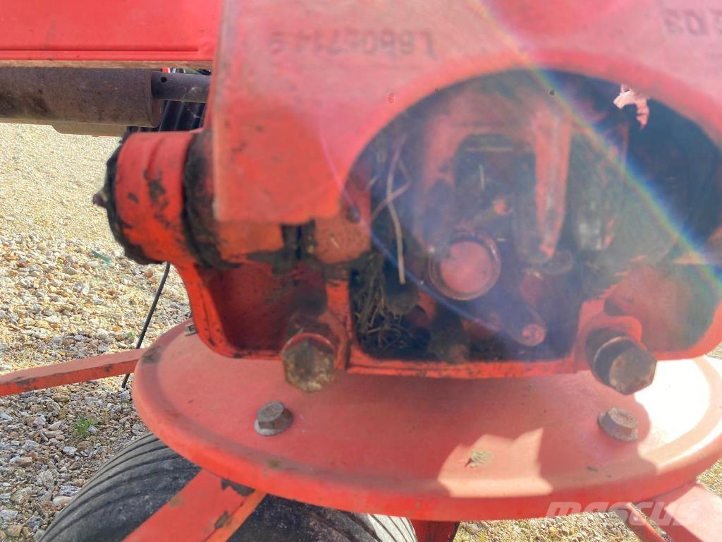 Kuhn GF8702 Rastrilladoras y rastrilladoras giratorias