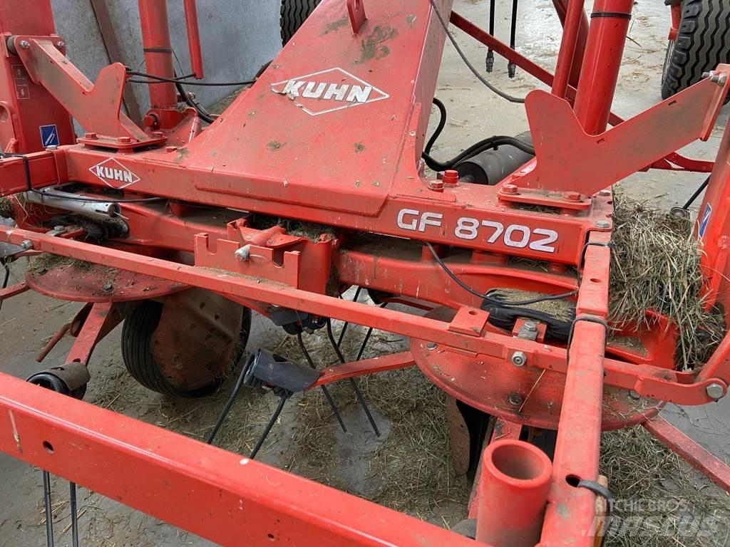 Kuhn GF8702 Rastrilladoras y rastrilladoras giratorias