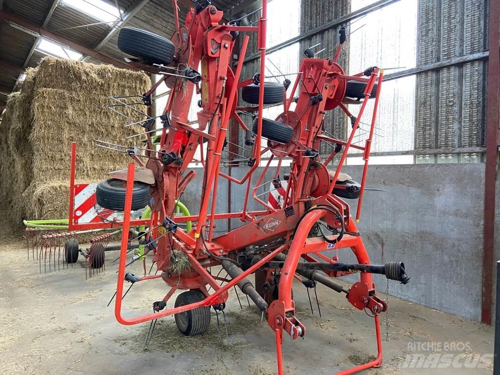 Kuhn GF8702 Rastrilladoras y rastrilladoras giratorias