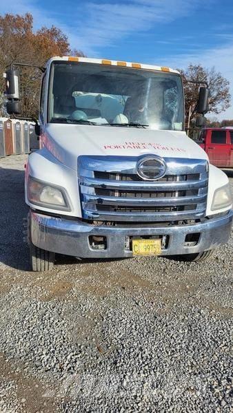 Hino Toilet Truck Camiones cisternas