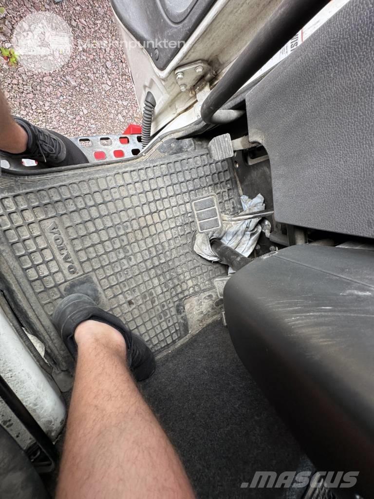 Volvo FL 6 Camiones con caja de remolque