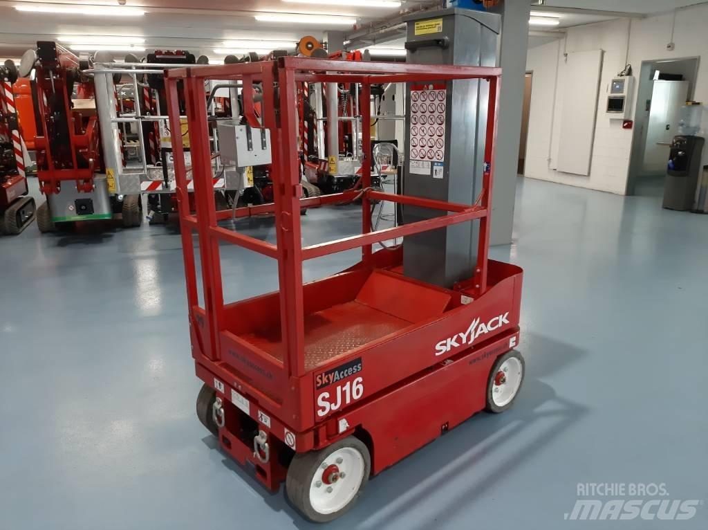 SkyJack SJ 16 Plataformas con jaula de elevación