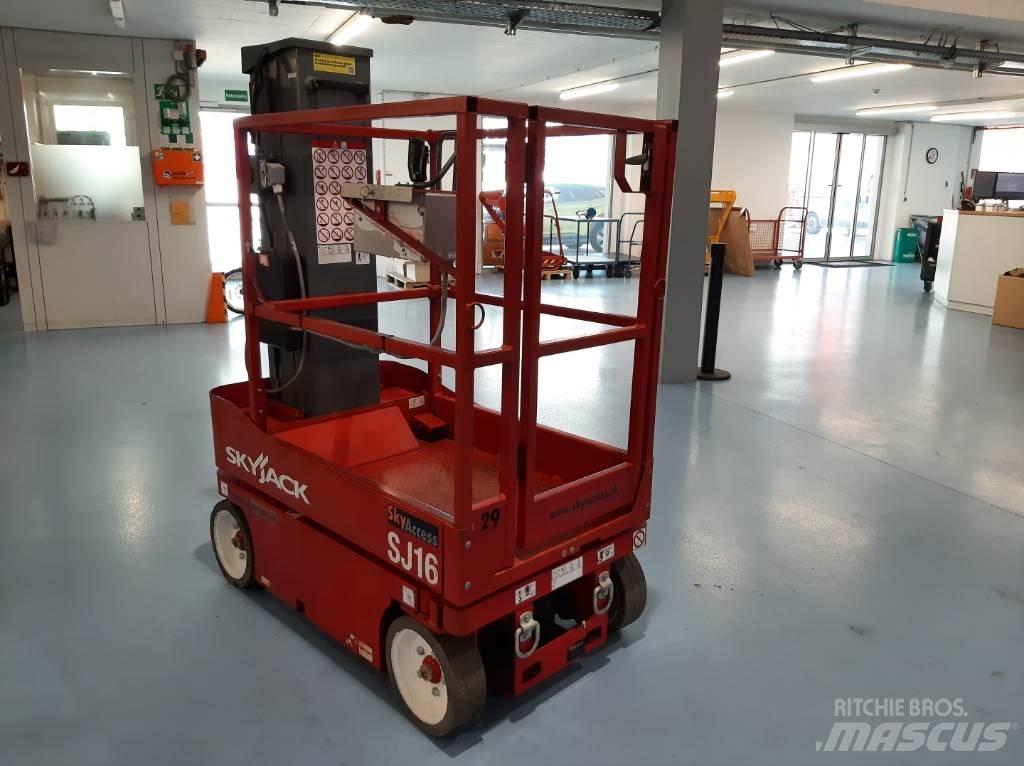 SkyJack SJ 16 Plataformas con jaula de elevación