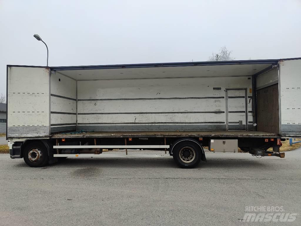 Volvo FL 260 Camiones con caja de remolque