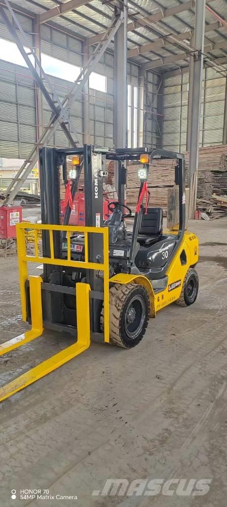 Komatsu FD 30 T-17 Camiones diesel