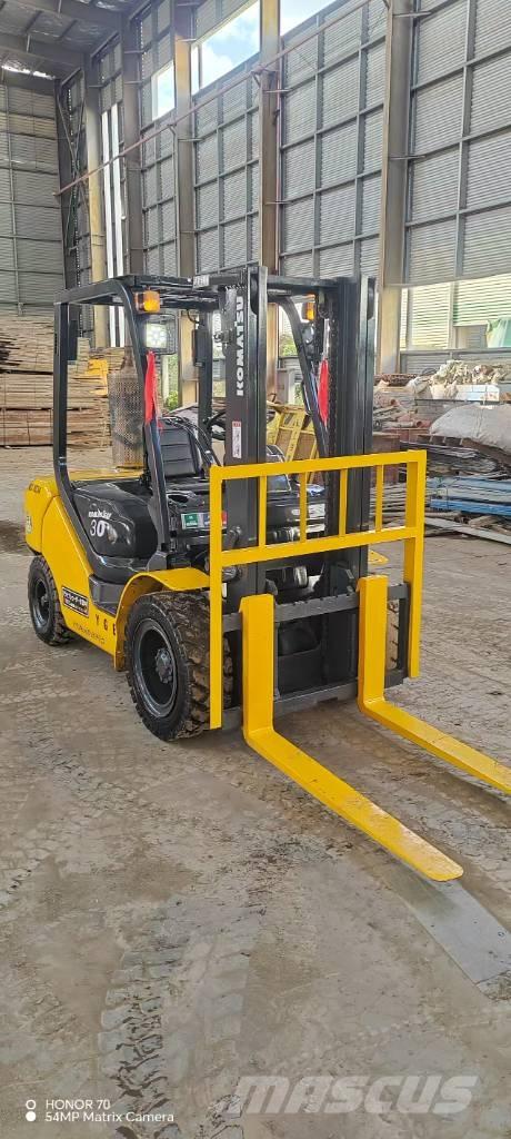 Komatsu FD 30 T-17 Camiones diesel