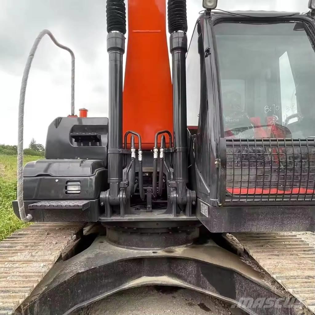 Hitachi ZX 200 Excavadoras sobre orugas