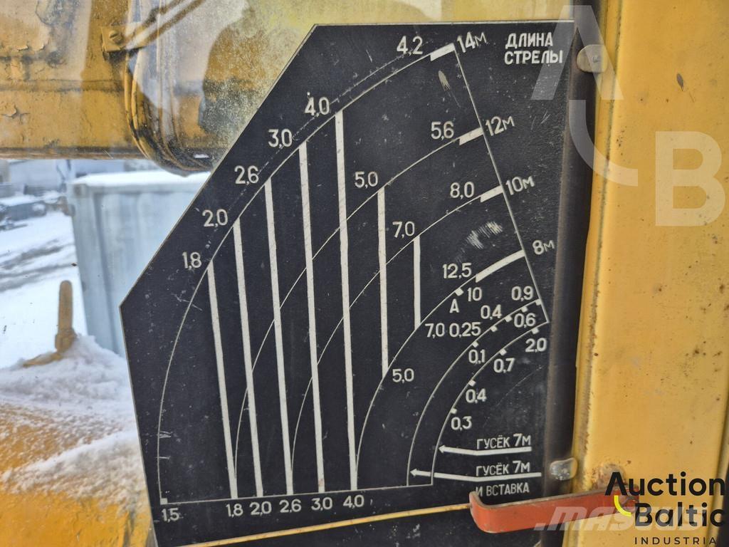MAZ 5334 Camiones grúa