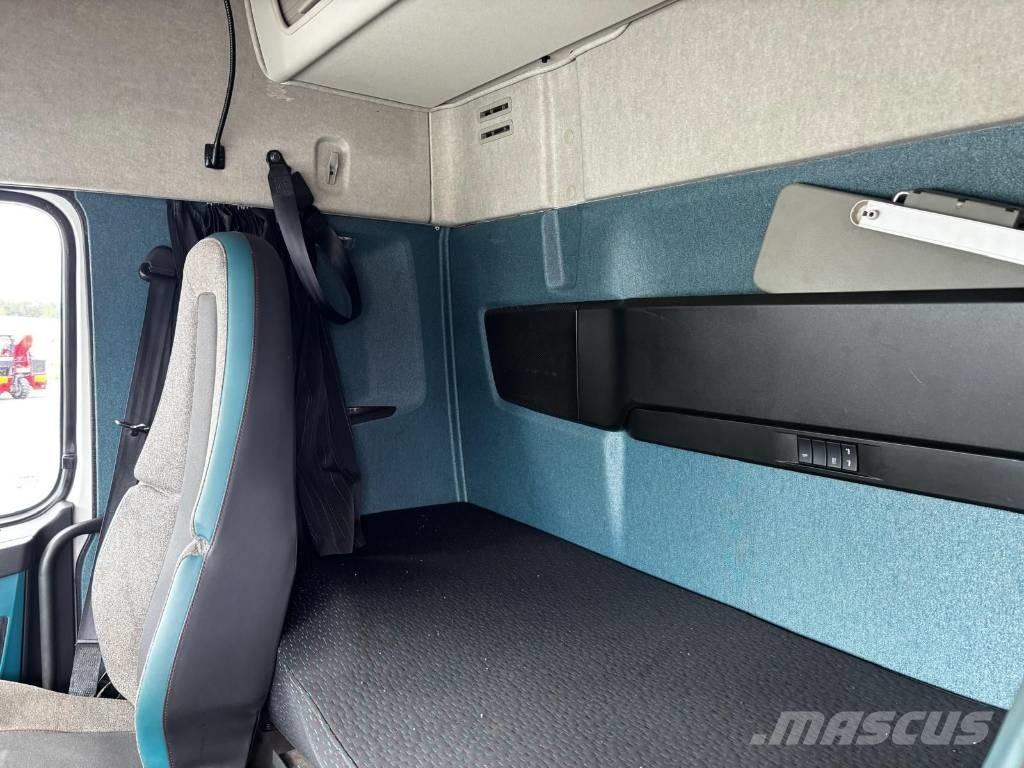 Volvo FM 330 Camiones con caja de remolque