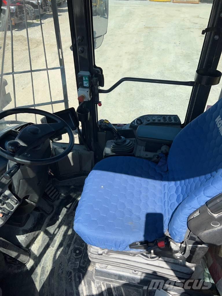 Komatsu WA 270-8 Cargadoras sobre ruedas