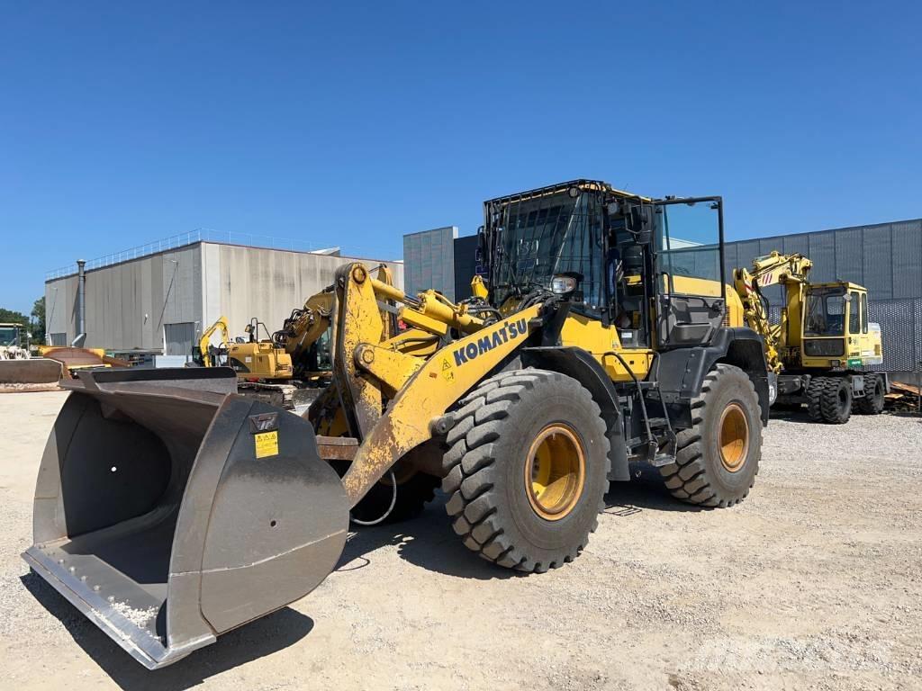 Komatsu WA 270-8 Cargadoras sobre ruedas