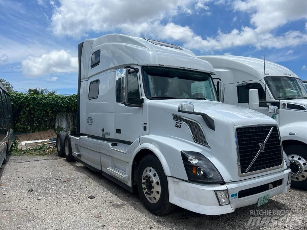 Volvo VNL 780 Camiones tractor