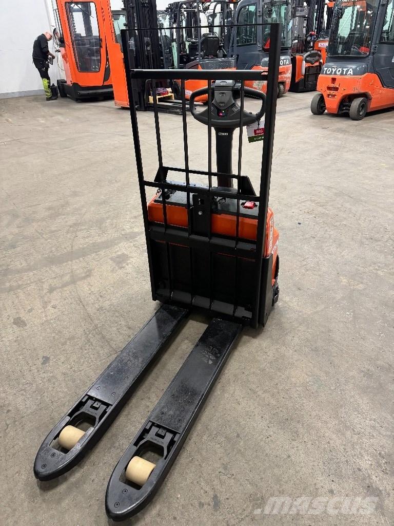 Toyota LWI160 Montacargas de baja elevación