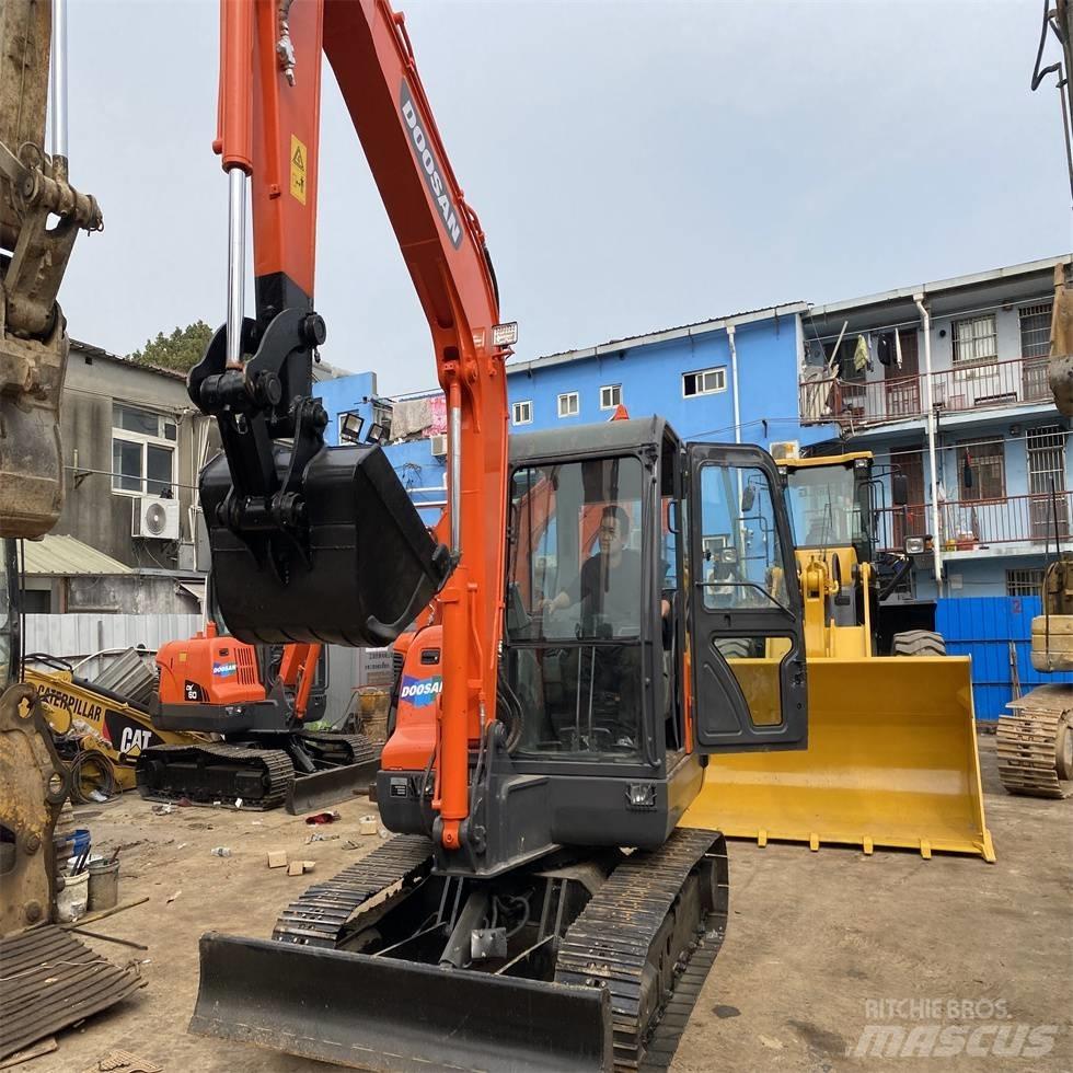 Doosan DX 60 Excavadoras sobre orugas