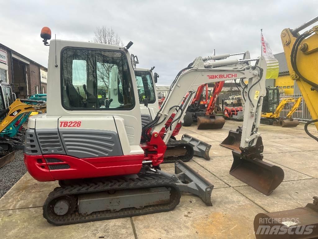 Takeuchi TB228 Miniexcavadoras