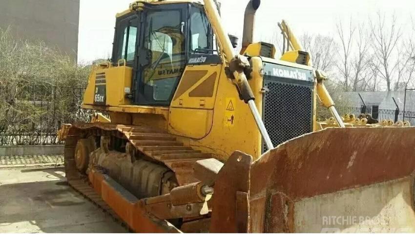 Komatsu d65ex-16 Buldozer sobre oruga