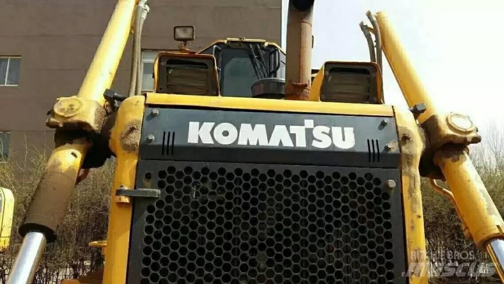 Komatsu d65ex-16 Buldozer sobre oruga