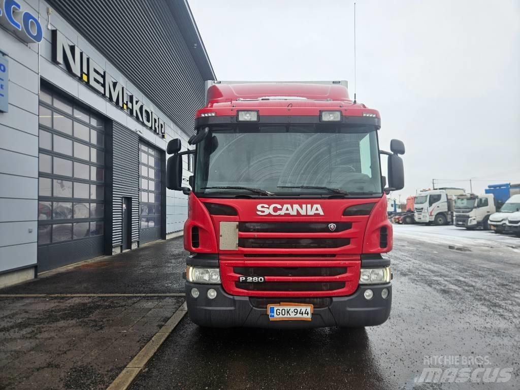 Scania P 280 Camiones con caja de remolque