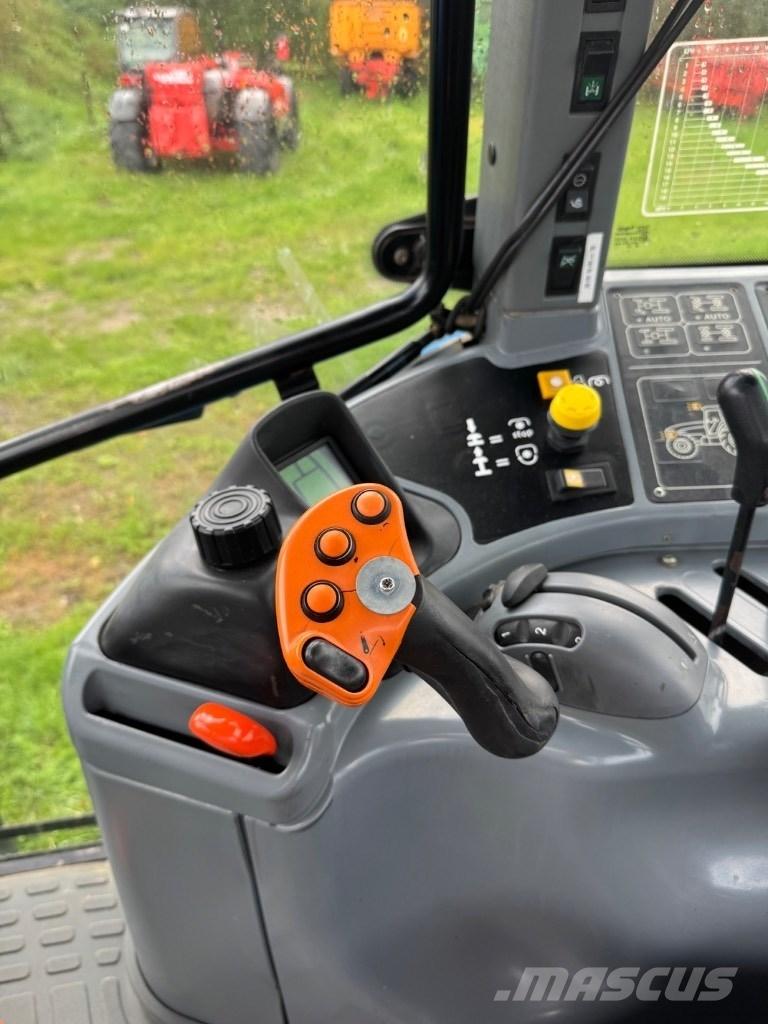 New Holland TM 175 Tractores