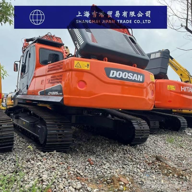 Doosan DX 225 Excavadoras sobre orugas